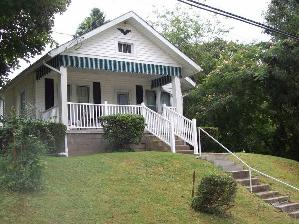 965 Ash St, Middleport, OH 45760