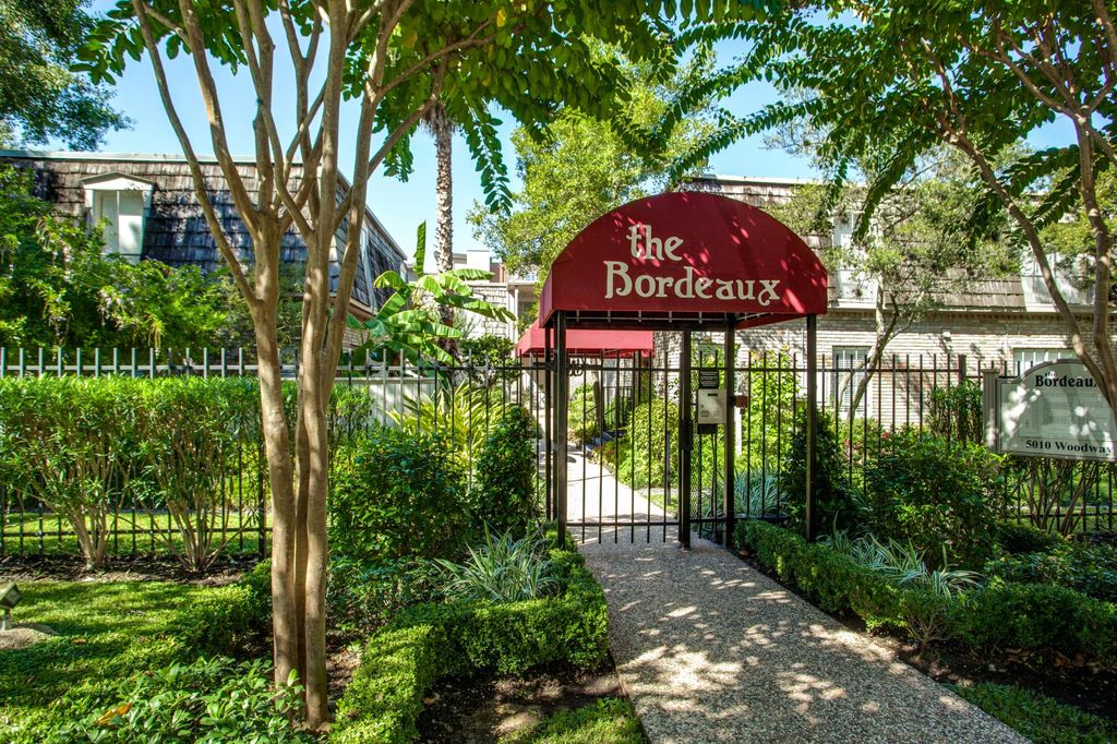 5010 Woodway Dr, Houston, TX 77056