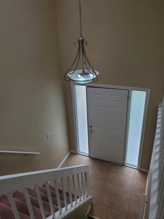 2070 W Williams Cir, Westland, MI 48186