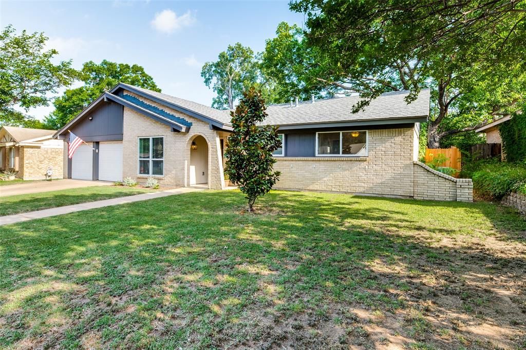 1813 Chattanooga Dr, Bedford, TX 76022