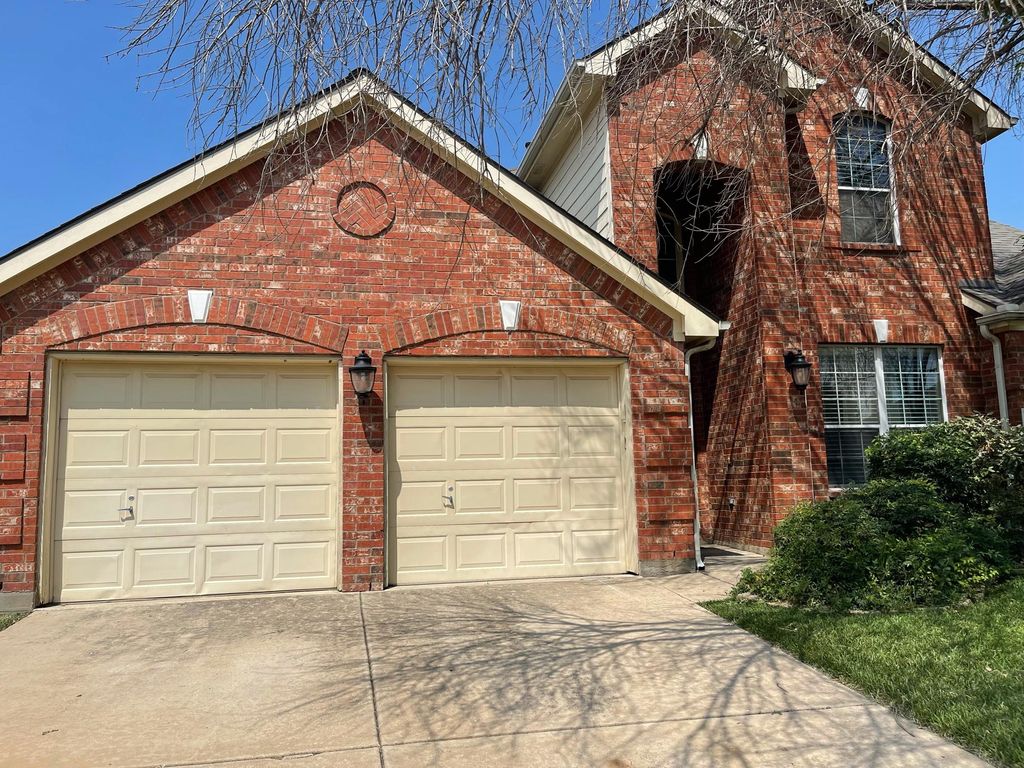 12005 Copper Creek Dr, Fort Worth, TX 76244