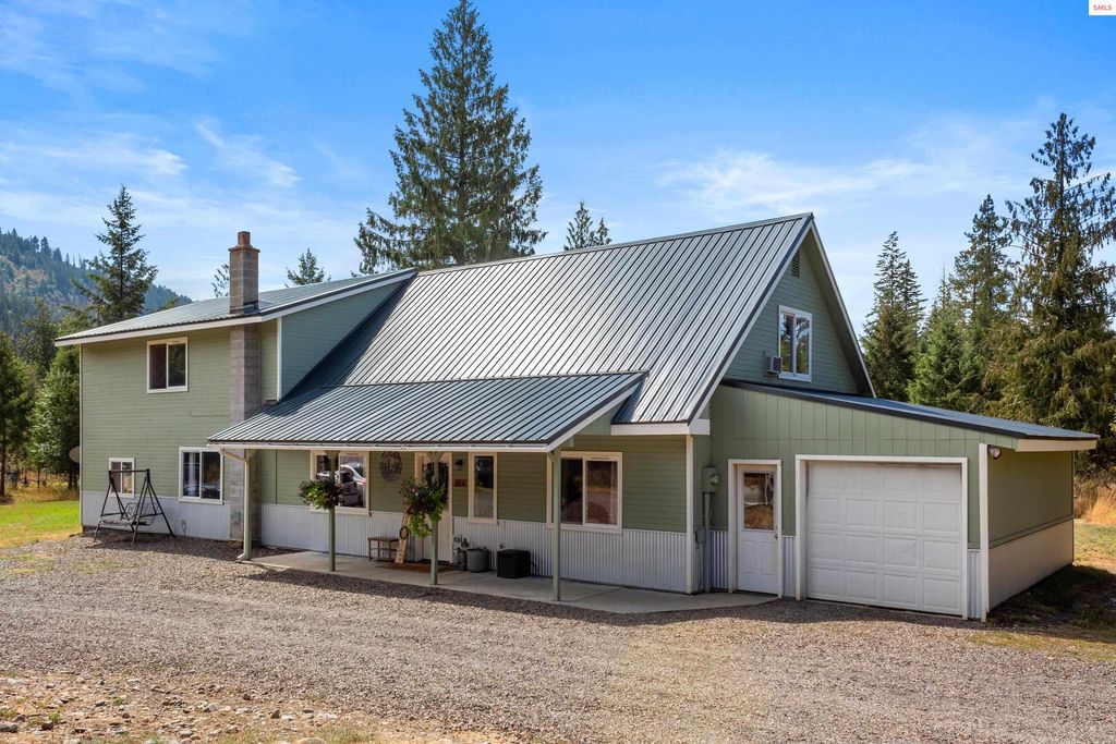 526 Mountain View Rd, Clark Fork, ID 83811