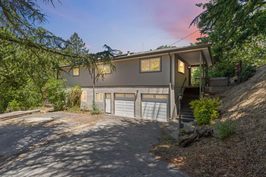 24895 Skyland Rd, Los Gatos, CA 95033