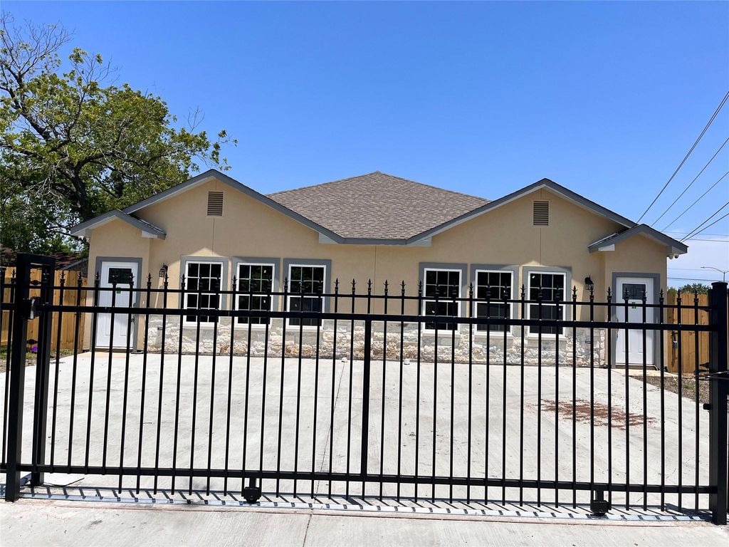 3833 McKinley St #A, Houston, TX 77051