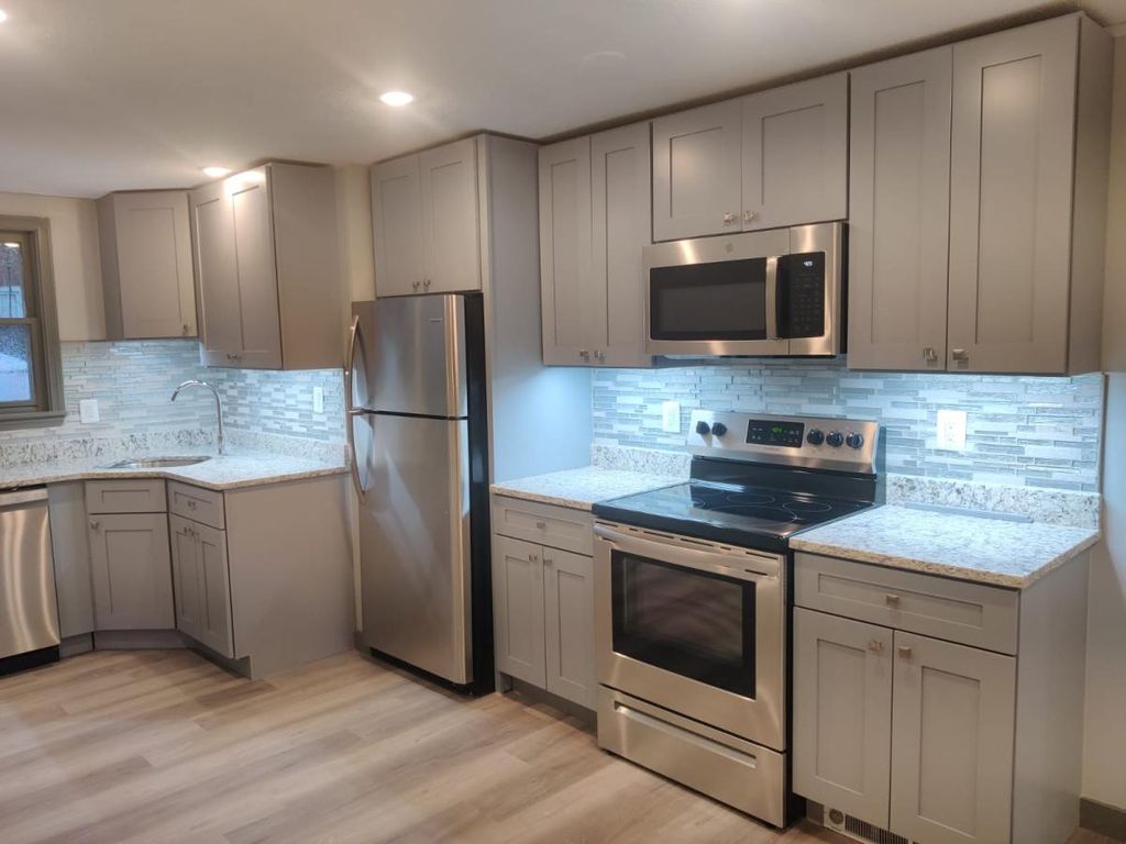 155 River St #G2, West Springfield, MA 01089