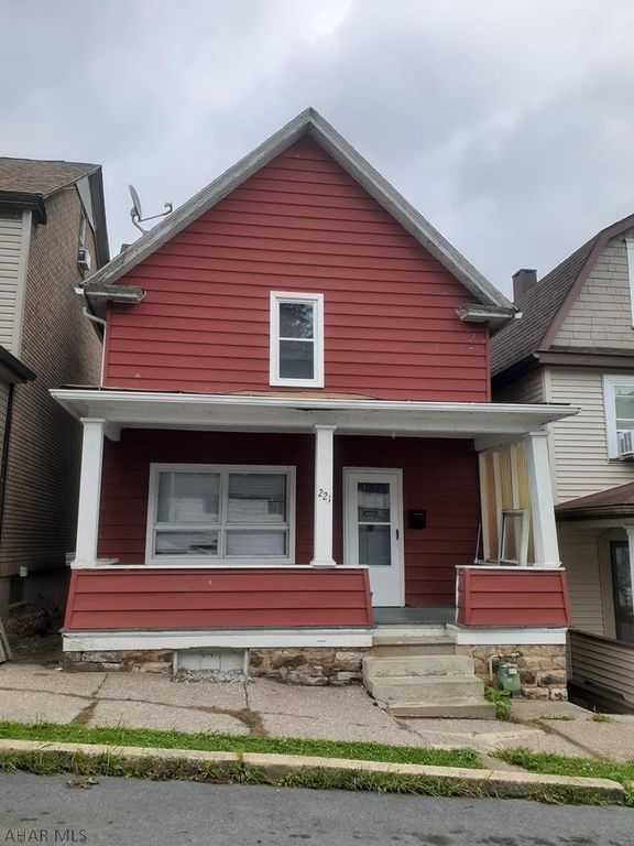 221 Maple Ave, Altoona, PA 16601