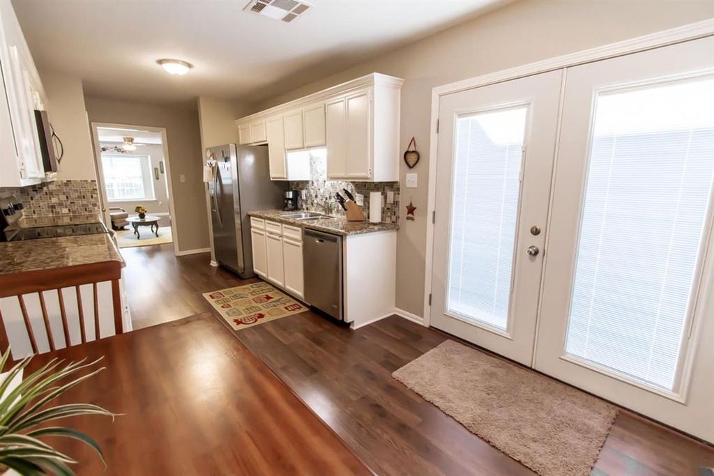 994 Green Meadow St, Beaumont, TX 2 Bed, 1 Bath Condo 23 Photos