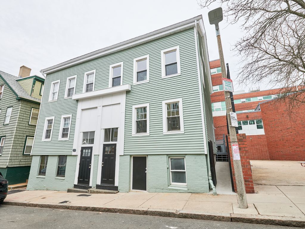 113 Elm St, Charlestown, MA 02129