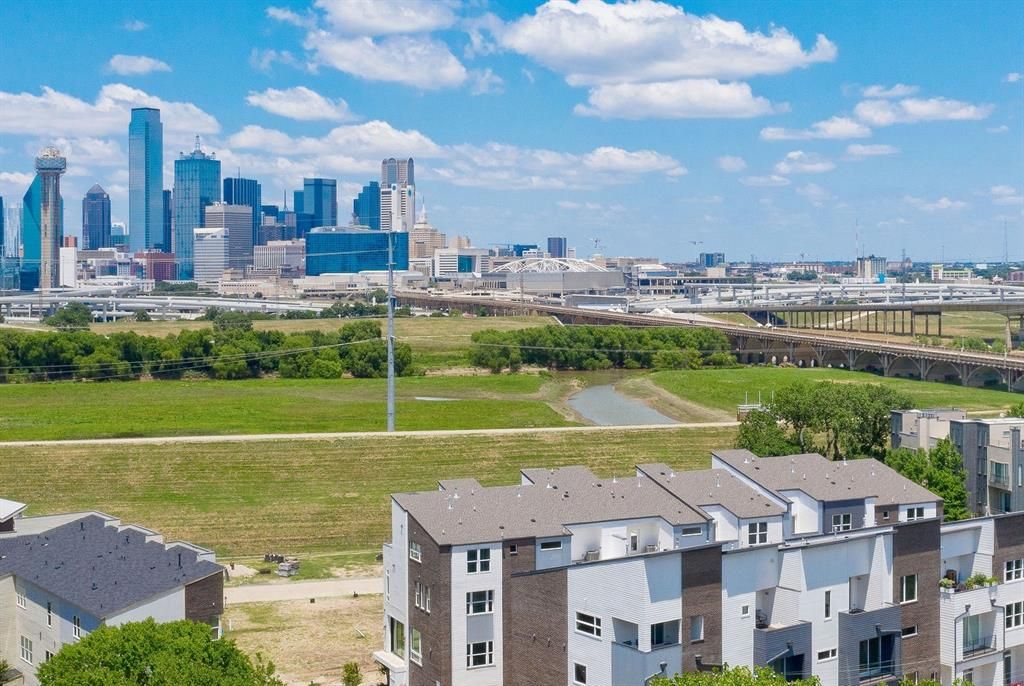 381 E Greenbriar Ln #1301, Dallas, TX 75203