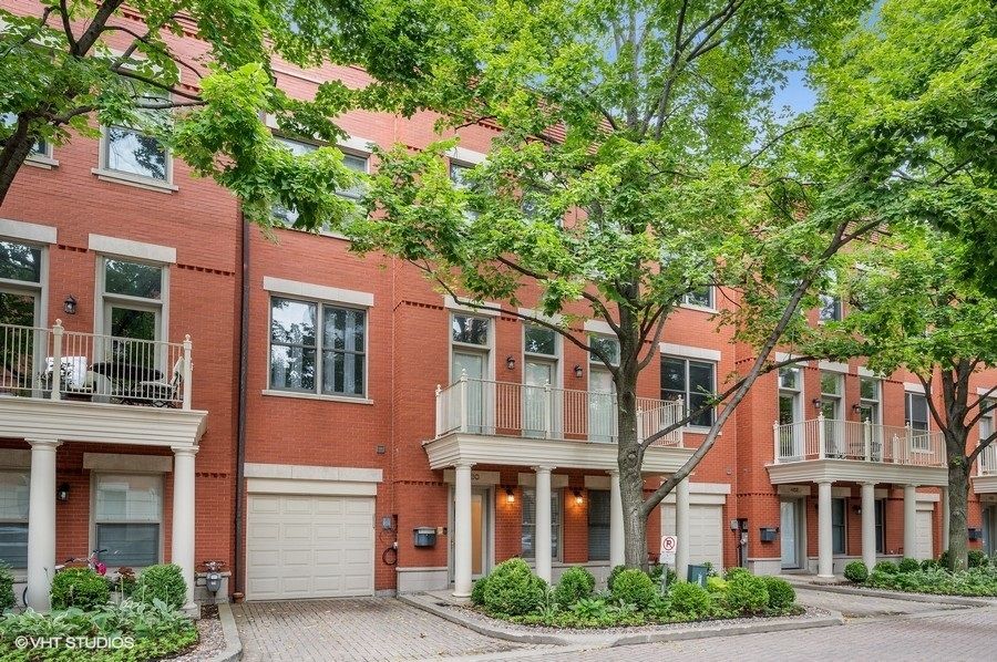 460 N Clinton St, Chicago, IL 60654