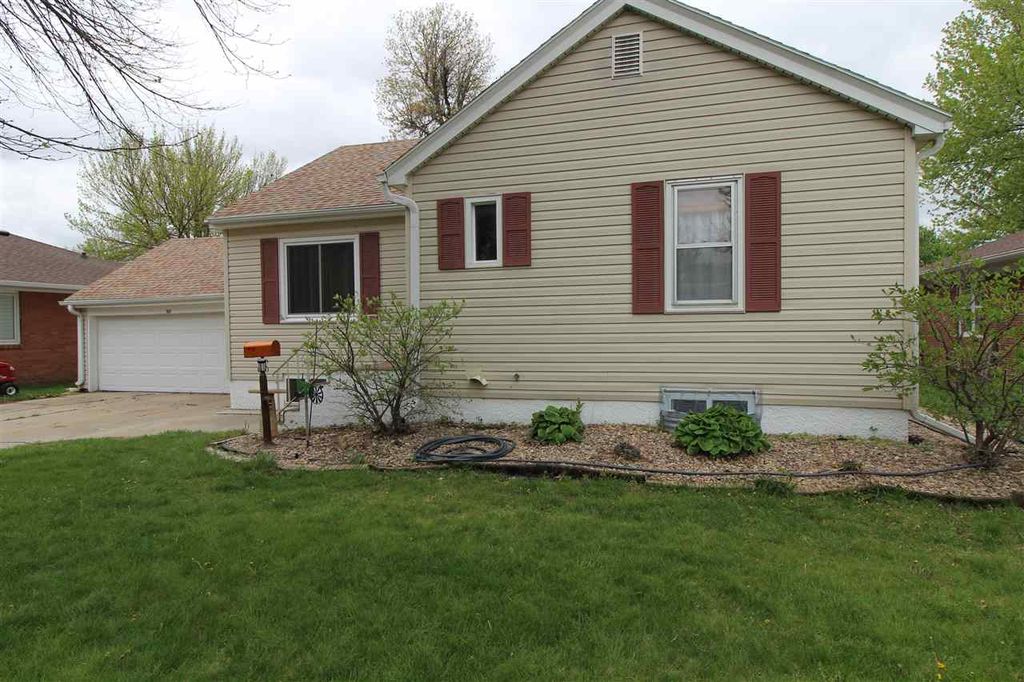 1007 Blaine St, Holdrege, NE 68949 Trulia