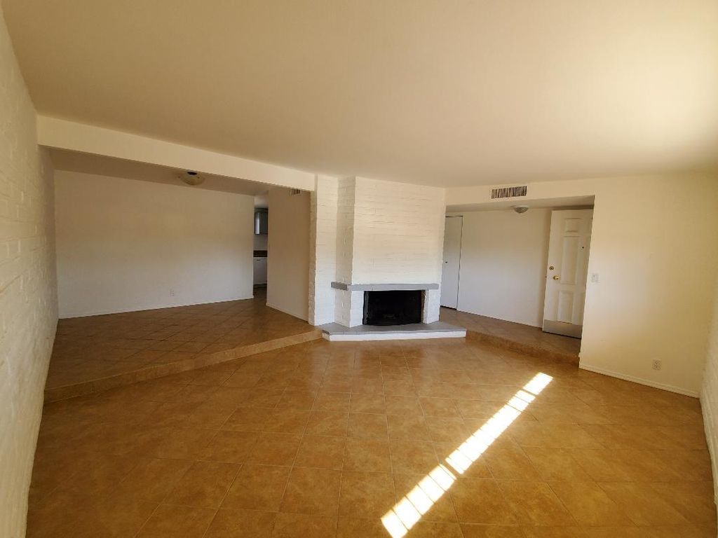 8121 E 18th St, Tucson, AZ 85710