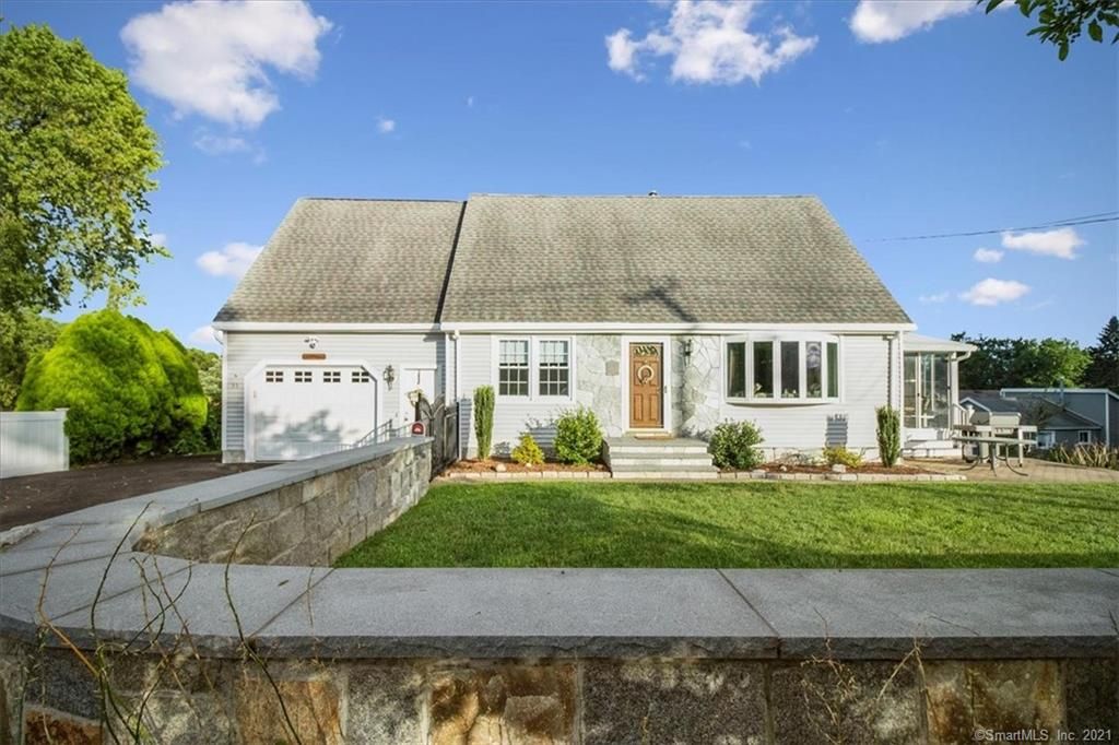 35 Knapps Hwy, Fairfield, CT 06825