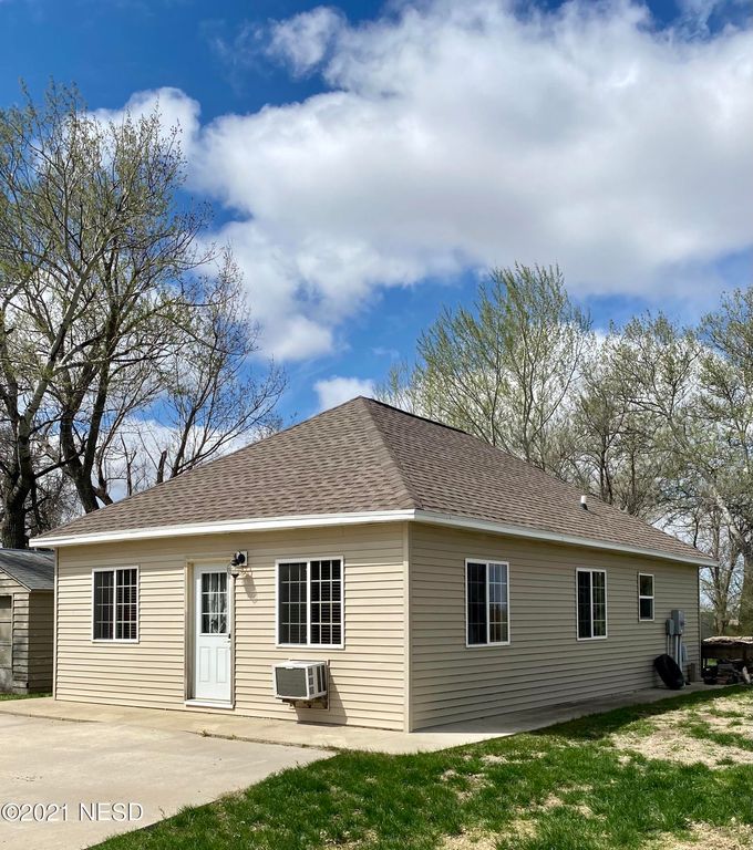 407 Bentley Ave, Bradley, SD 57217