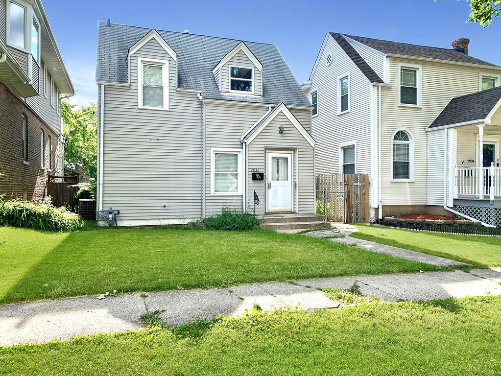 2932 N 75th Ave, Elmwood Park, IL 60707