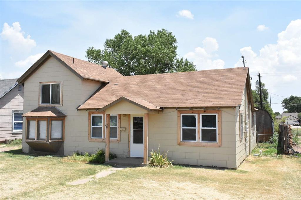 214 N 11th Ave, Fairview, OK 73737