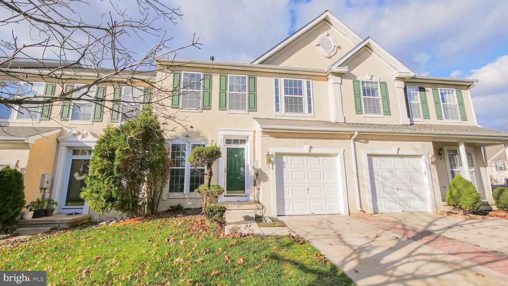 3 Bridle Ct, Cherry Hill, NJ 08003