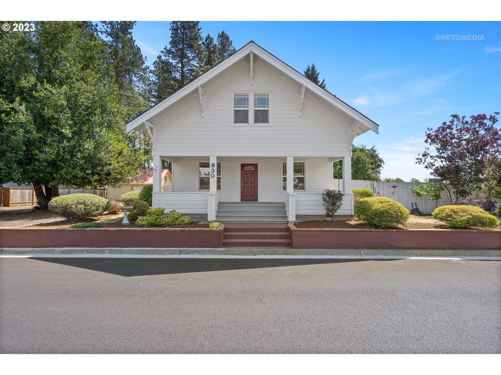 830 N  Locust St, Canby, OR 97013