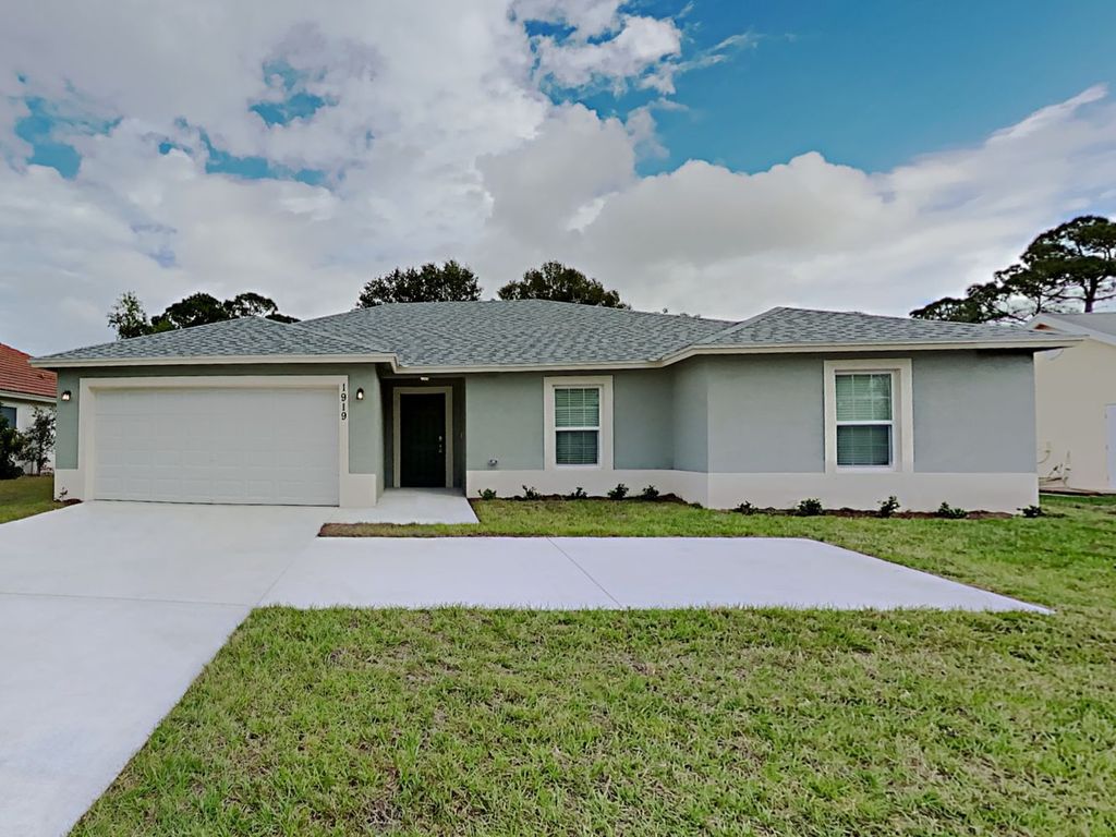 1919 SE Airoso Blvd, Pt Saint Lucie, FL 34984