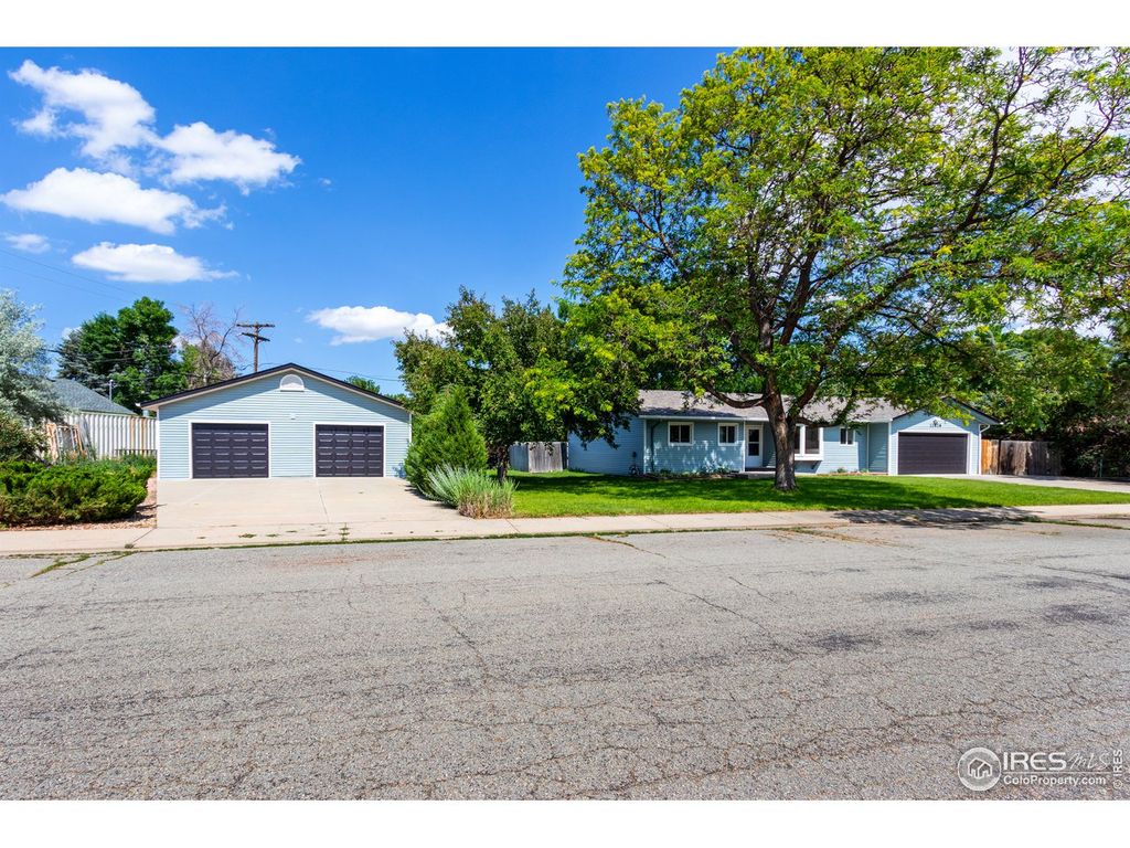12828 Columbine Dr, Longmont, CO 80504