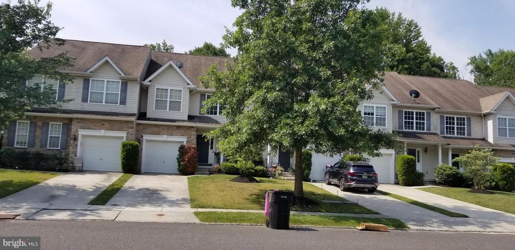 304 Hidden Dr, Blackwood, NJ 08012
