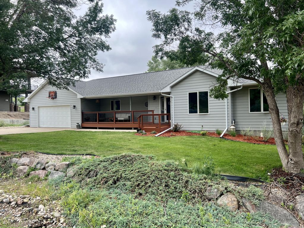 105 Riverside Dr, Pierre, SD 57501 - See Est. Value, Schools & More