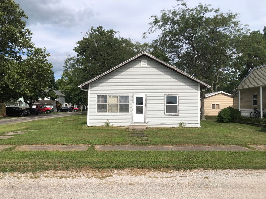 201 S Douglas St, Villa Grove, IL 61956 Trulia
