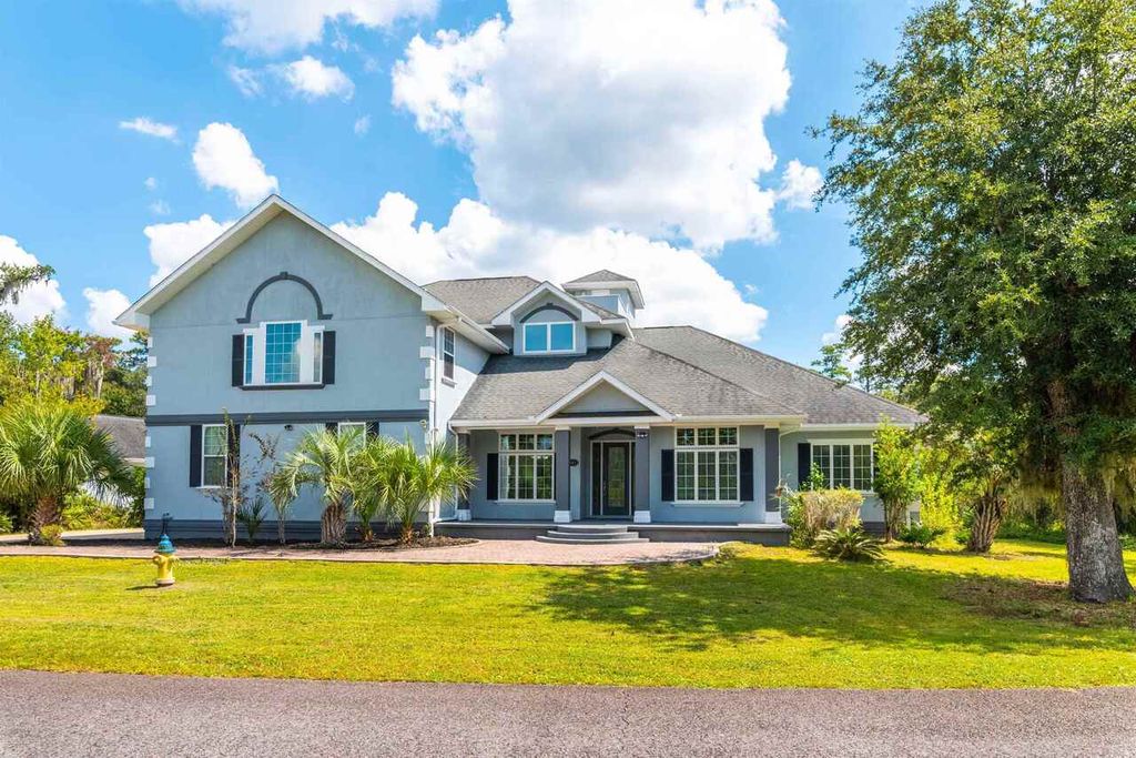 902 Riverview Dr E, Saint Marys, GA 31558