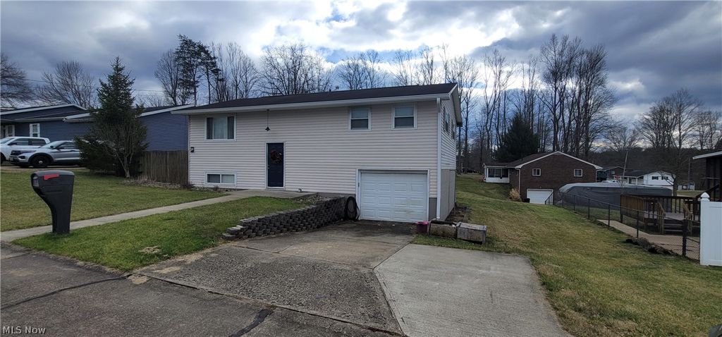30 Maple Dr, Williamstown, WV 26187