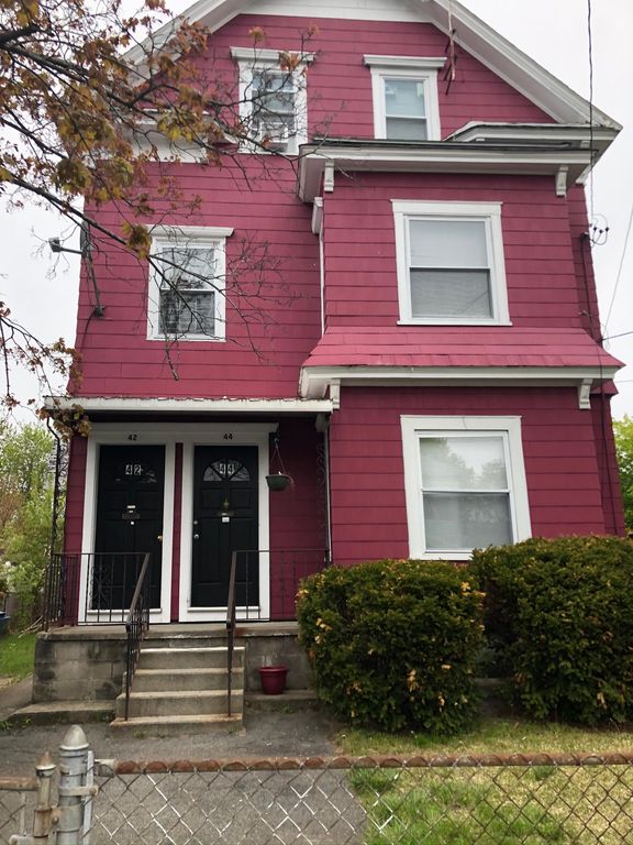 44 3rd Ave #1, Lowell, MA 01854