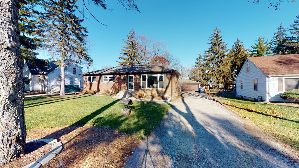714 W Lincoln Ln, Des Plaines, IL 60018