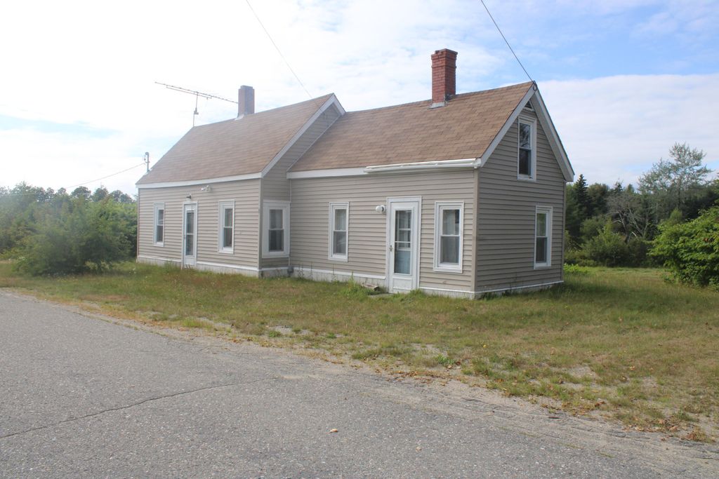 29 Davis Road, Machias, ME 04654