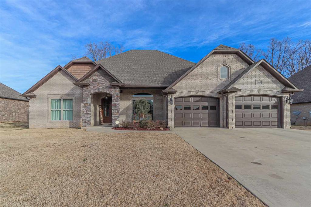 3803 Shadow Ridge Dr, Paragould, AR 4 Bed, 2 Bath SingleFamily Home