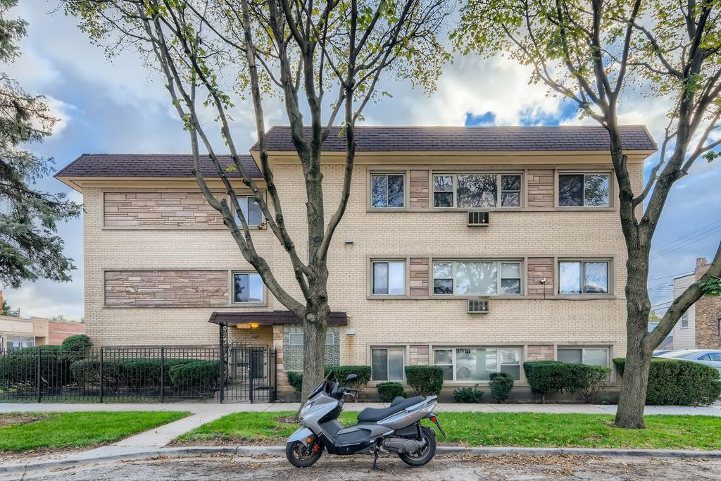 4757 N Keeler Ave #303, Chicago, IL 60630