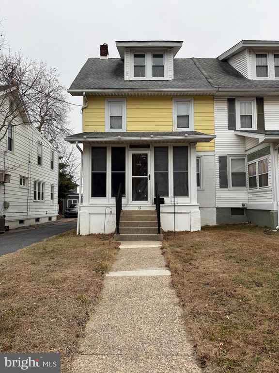 15 W  Forrestview Rd, Brookhaven, PA 19015