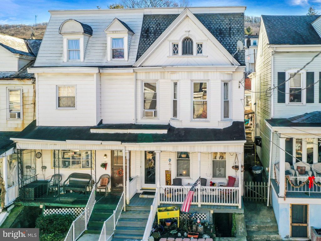 1327 W Norwegian St, Pottsville, PA 17901