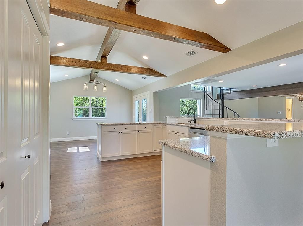 631 Lanai Cir, Bridgeport, TX 76426