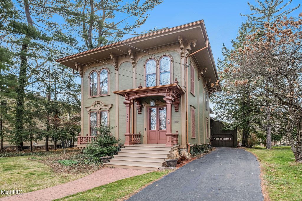 333 N Kalamazoo Ave, Marshall, MI 49068