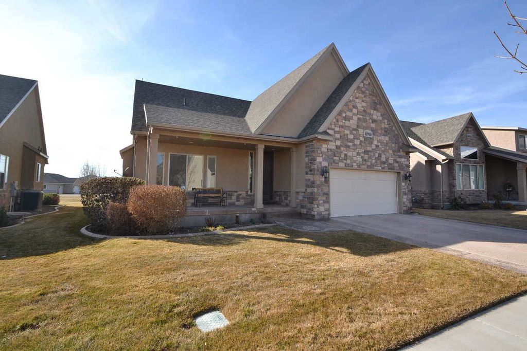 10709 N Village Dr, Highland, UT 84003