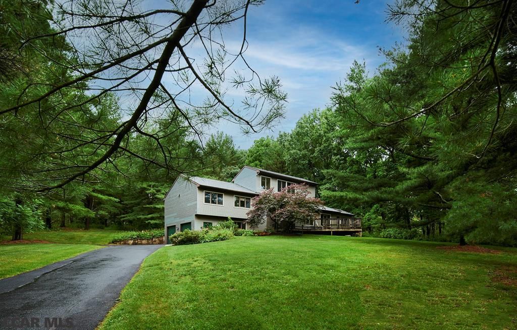 126 W Crestview Ave, Boalsburg, PA 16827