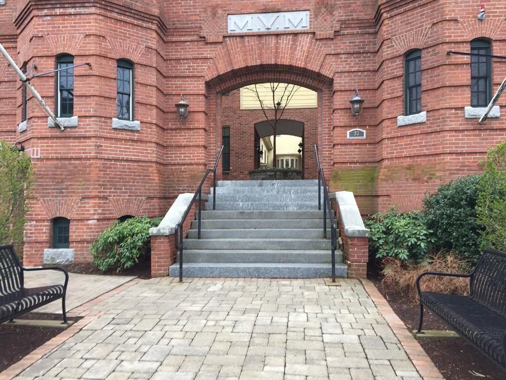 93 E Central St, Natick, MA 01760