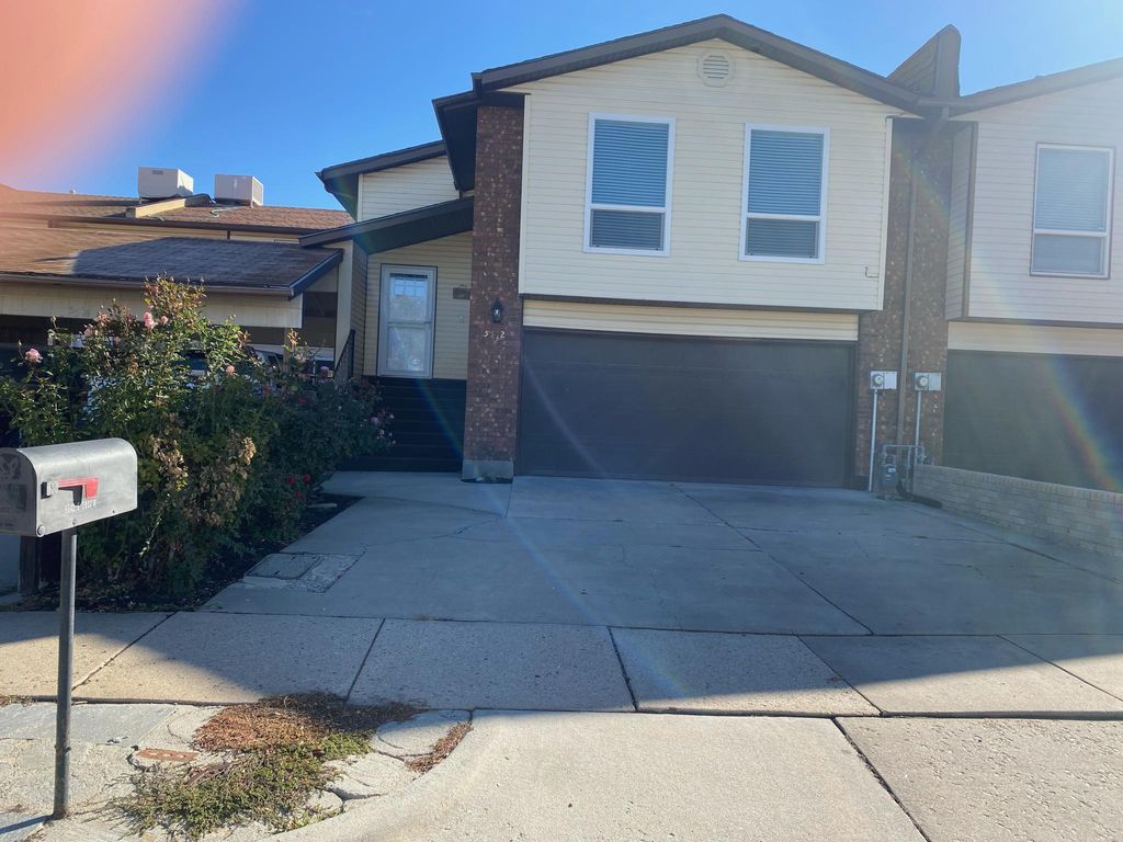 5542 S 2800 W, Roy, UT 84067