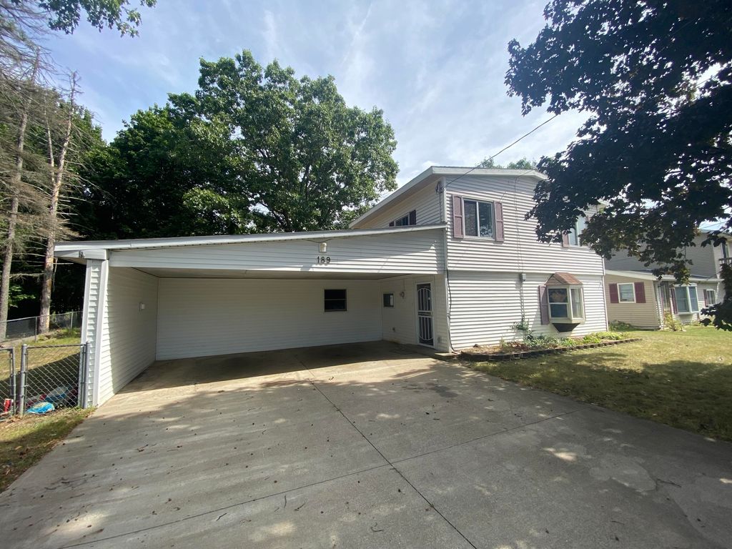 189 Ackerson Lake Dr, Jackson, MI 49201