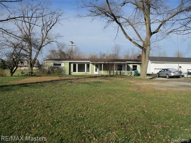 1329 Will Carleton Rd, Carleton, MI 48117