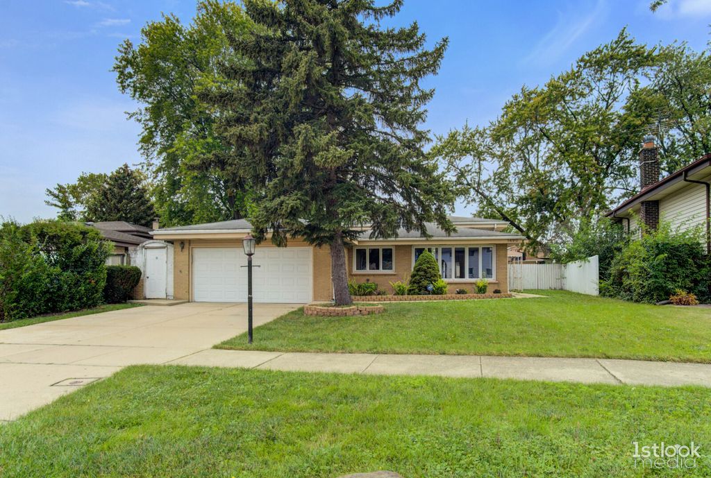 1490 Miami Ln, Des Plaines, IL 60018