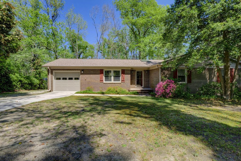 501 Porters Neck Rd, Wilmington, NC 3 Bed, 2 Bath SingleFamily Home