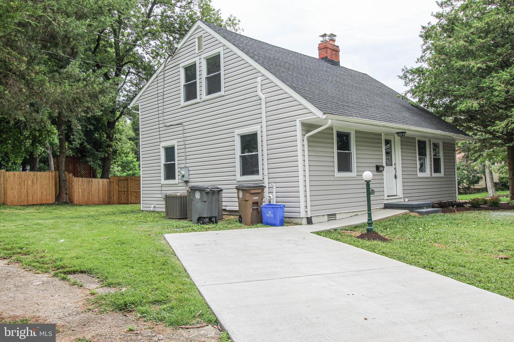 513 Calvin Ln, Rockville, MD 20851