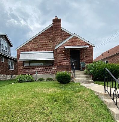 8811 Northcrest Ln, Saint Louis, MO 63147