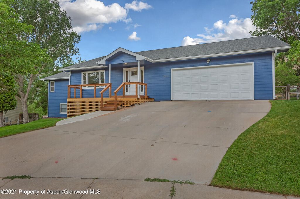 851 Stoneridge Ct, Glenwood Springs, CO 81601