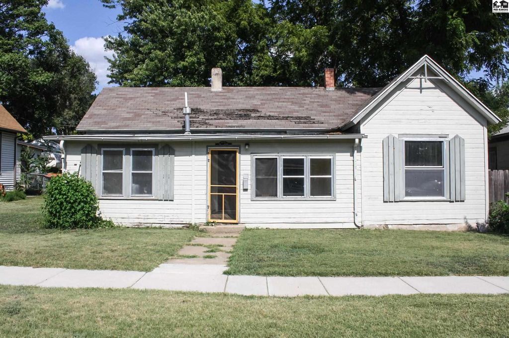 614 S Ninnescah St, Pratt, KS 67124